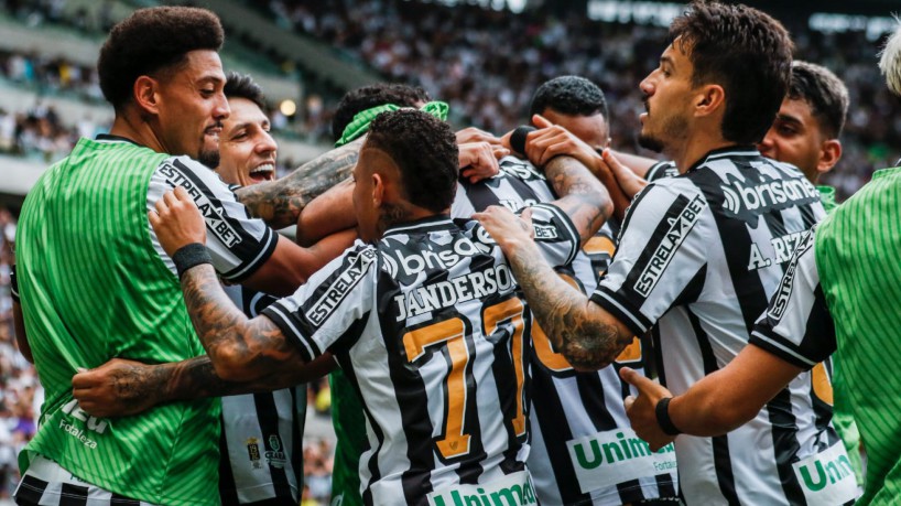 Jogadores do Ceará comemoram gol no jogo Ceará x Iguatu, na Arena Castelão, pelo Campeonato Cearense 2023