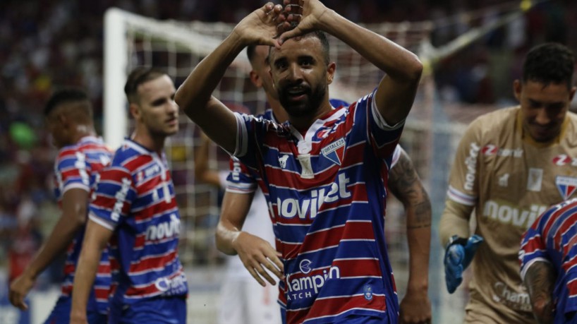 Caio Alexandre comemora gol no jogo Fortaleza x Ferroviário, na Arena Castelão, pelo Campeonato Cearense 2023