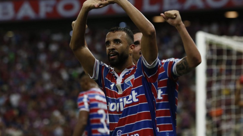 Caio Alexandre comemora gol no jogo Fortaleza x Ferroviário, na Arena Castelão, pelo Campeonato Cearense 2023