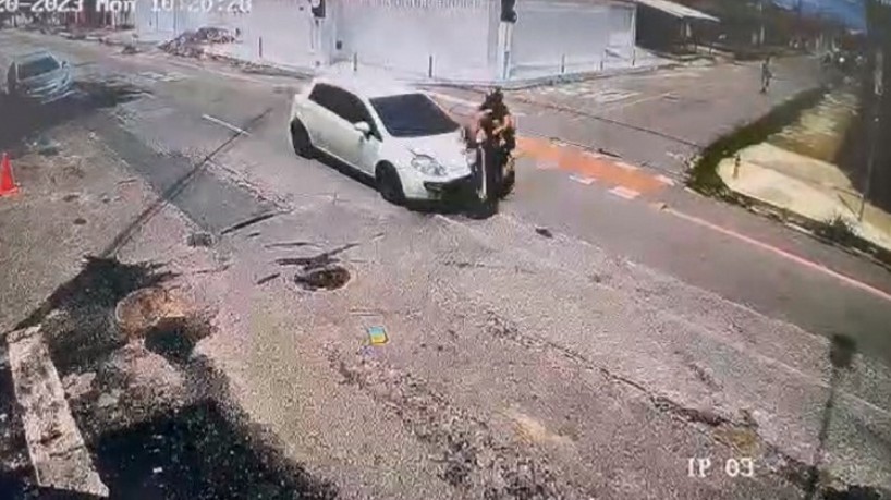 Câmeras de vigilância flagraram o episódio