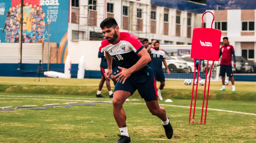 Atacante Silvio Romero em treino do Fortaleza no Centro de Excelência Alcides Santos, no Pici