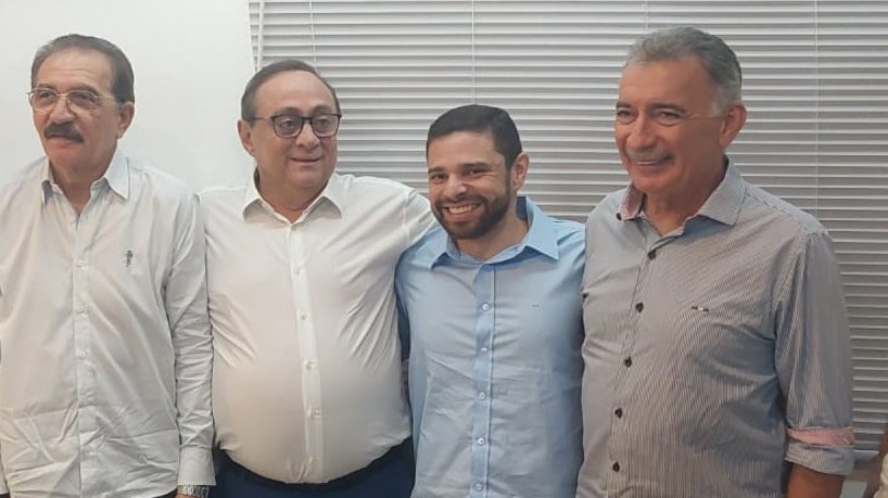 ￼Tin Gomes com ex-colegas de Assembleia, na posse