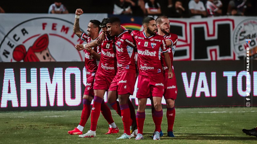 Jogadores do Fortaleza comemorando o gol marcado diante do Santa Cruz, pela Copa do Nordeste