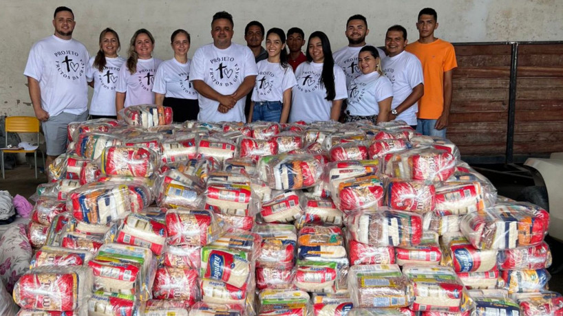 Voluntários se reuniram para doar mais de 4 toneladas de alimentos para as famílias atingidas pelas chuvas em Uruburetama