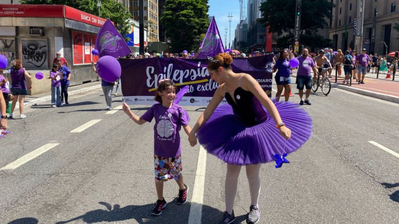 SÃO PAULO (SP) - Caminhada pela Avenida Paulista lembra o Dia Mundial da Conscientização de Epilepsia. Foto: Elaine Patricia Cruz/Agência Brasil