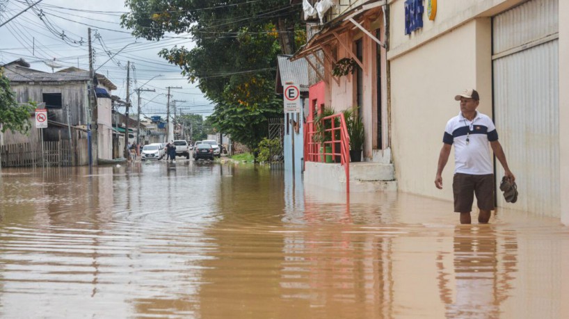 Com milhares sem abrigo, Rio Branco deve sofrer com mais chuvas fortes