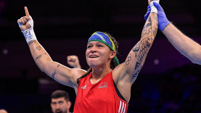 Beatriz Ferreira sobra na final e fatura bicampeonato mundial de boxe