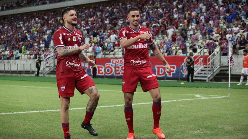 FORTALEZA, CE, BRASIL,25.03.2023: Thiago Galhardo, jogador do fortaleza, comemora gol no Jogo pela copa do nordeste Fortaleza vs Ferroviário. arena Castelão.