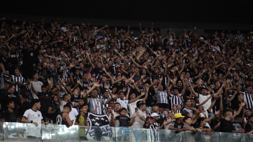 FORTALEZA, CE, BRASIL,26.03.2023: Torcida do Ceará no Jogo pela copa do nordeste Ceará vs Sergipe, arena Castelão.