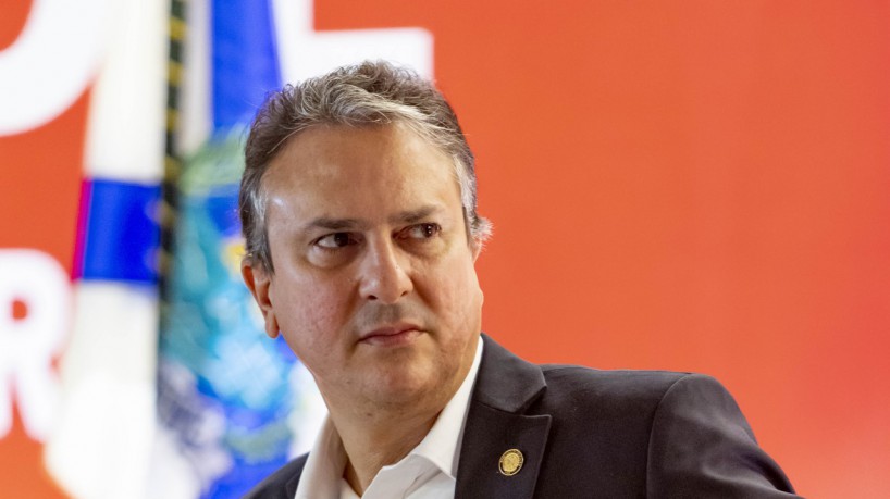 Ministro da Educação, Camilo Santana, falou sobre lançamento nesta segunda-feira, 10