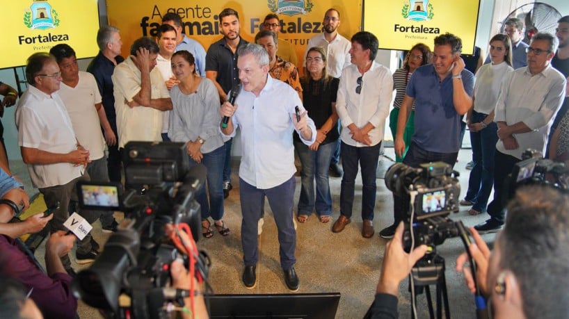 ￼PREFEITO participou de evento nesta sexta e comentou a mudança no secretariado 