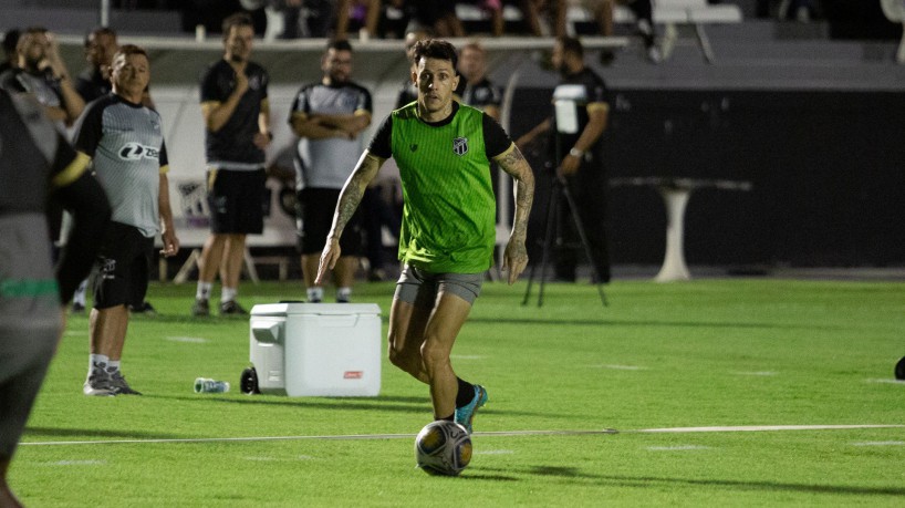 Meia Jean Carlos em treino do Ceará no estádio Carlos de Alencar Pinto, em Porangabuçu