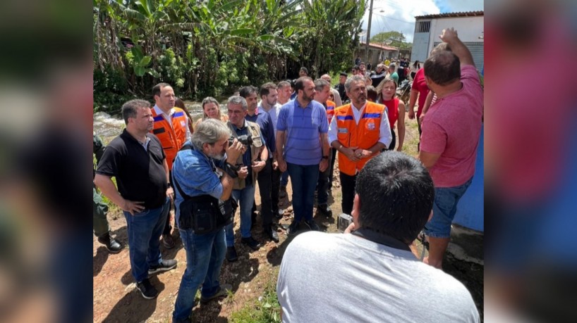 Com as fortes chuvas no município de São Benedito, o rio Arabé transbordou e ruas e residências de moradores da área ficaram alagadas