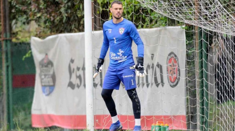 Thomazella, goleiro da Portuguesa, é um dos alvos do Ceará no mercado da bola para a disputa da Série B