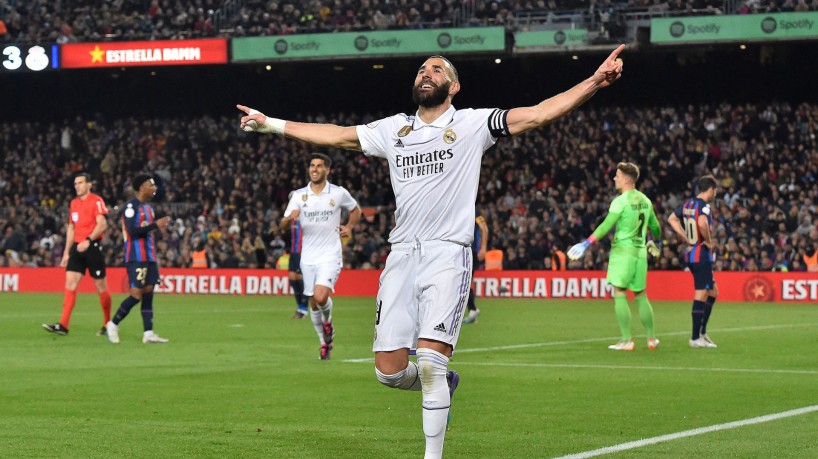 Atacante Benzema comemora gol no jogo Barcelona x Real Madrid, no Camp Nou, pela Copa do Rei