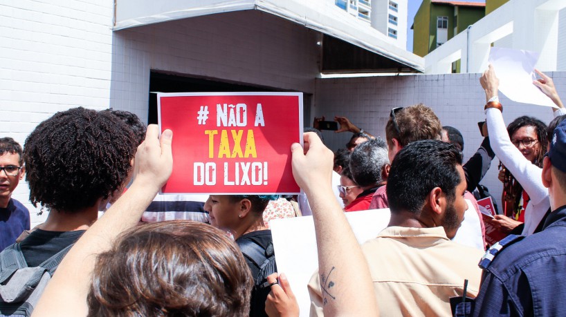 Protestos contra a Taxa do Lixo ocorreram quando o projeto foi votado na Câmara Municipal