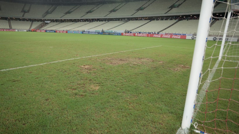 Gramado do campo da Arena Castelão. 5/4/2023