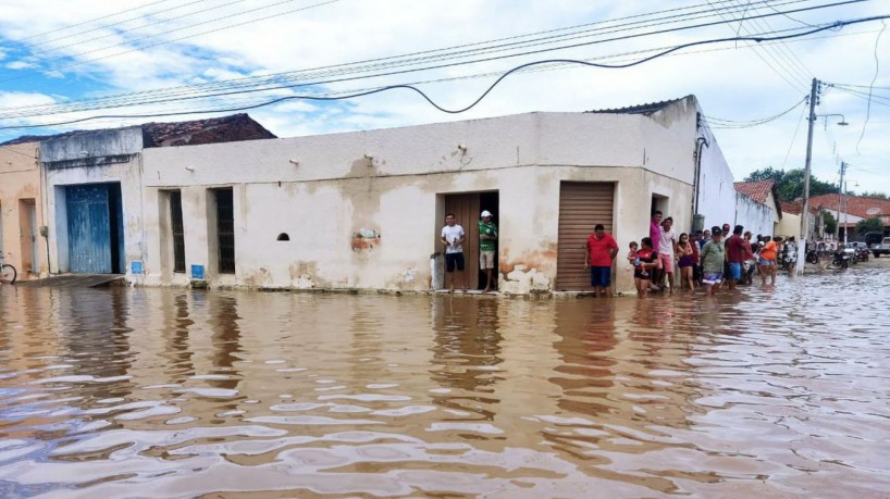 Barragem que se rompeu não oferece mais riscos à população, diz Defesa Civil 