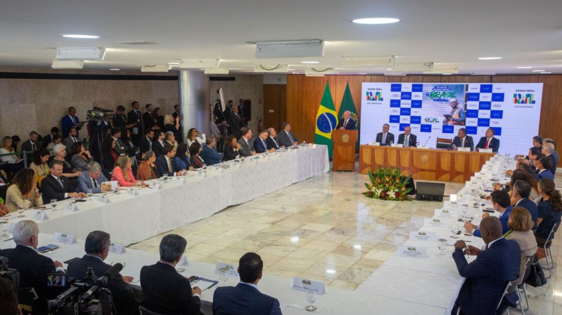 Presidente Luiz Inácio Lula da Silva coordena reunião de balanço dos 100 dias de governo. Todos os ministros participam do encontro