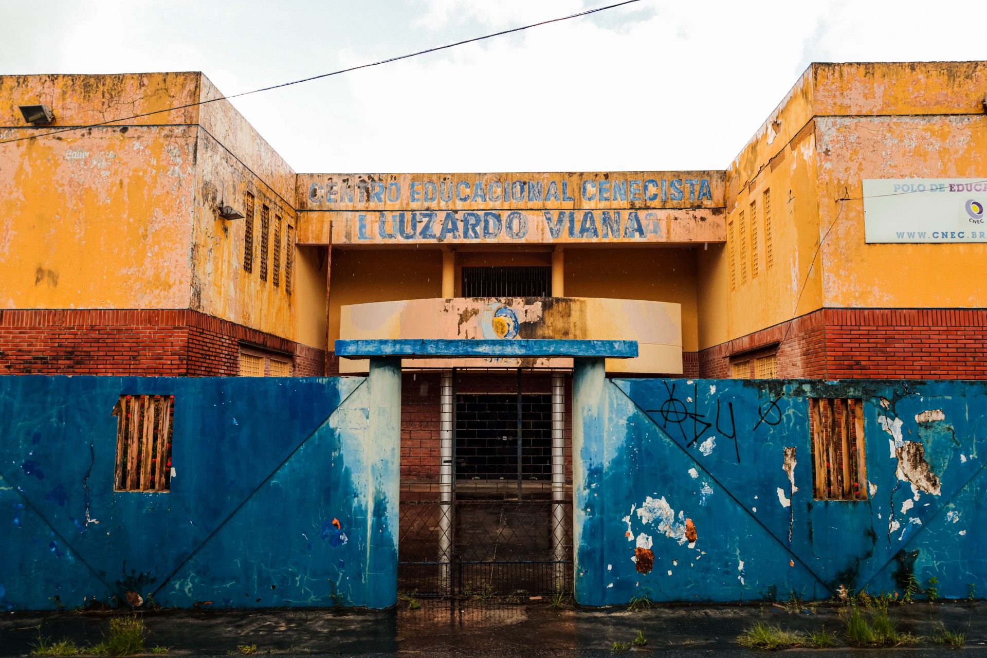 FORTALEZA,CE, BRASIL, 07.04.2023: Tradicional do município de Caucaia, o Centro Educacional Cenecista Luzardo Viana teve suas atividades suspensas em 2017, após o corpo docente e discente da instituição travar uma extensa batalha judicial para mantê-la de portas abertas, sem sucesso. No último mês de março, o prefeito Vitor Valim anunciou a reabertura do local a partir da desapropriação do prédio, que deve reinaugurar como uma instituição de ensino de tempo integral vinculada à rede municipal. (Foto: Aurélio Alves) (Foto: AURÉLIO ALVES)