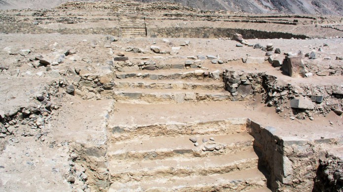  Caral, uma cidade sagrada muito mais antiga, fica no Peru 