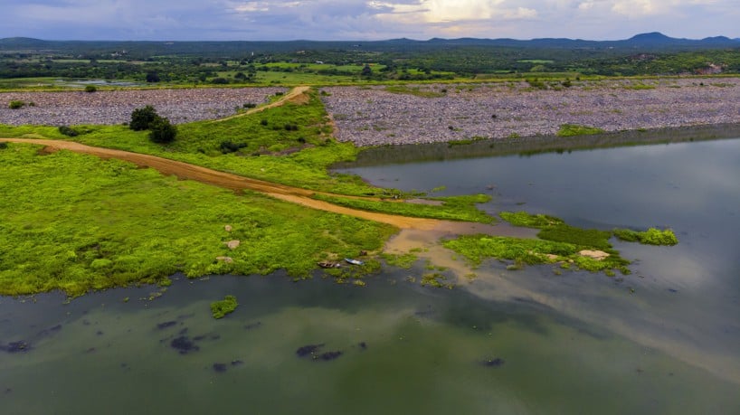 Foto aérea do Açude Castanhão com 30% de sua capacidade há um ano