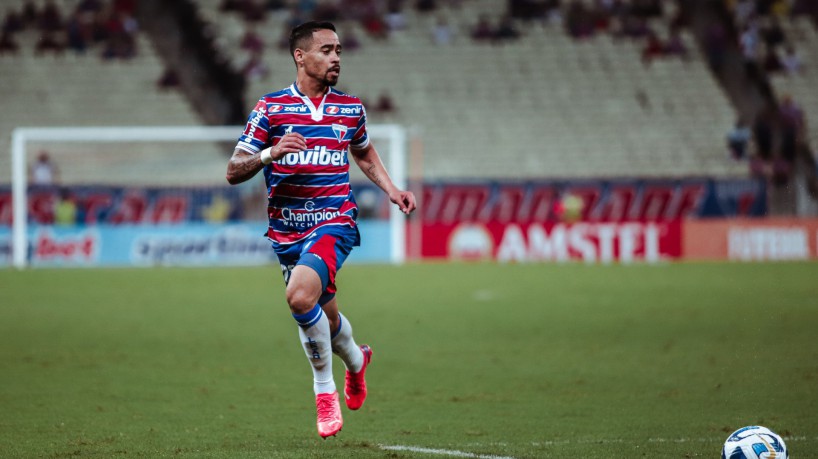 Ala Yago Pikachu no jogo Fortaleza x Palestino, na Arena Castelão, pela Copa Sul-Americana 2023