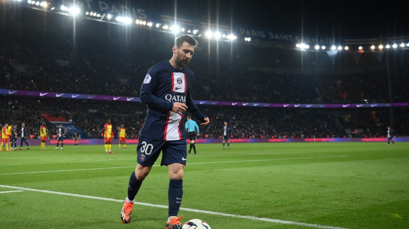 Atacante Messi no jogo PSG x Lens, no Parque dos Príncipes, pelo Campeonato Francês