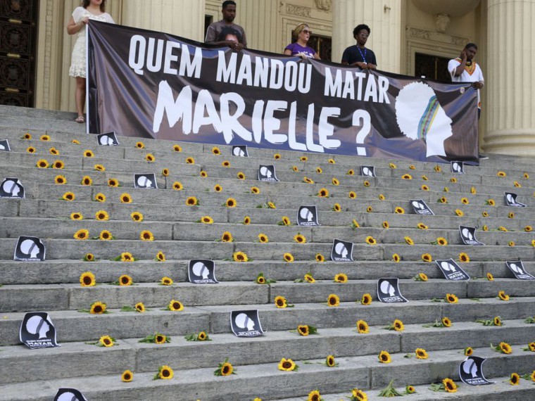 Ato Amanhecer por Marielle e Anderson na escadaria da Assembleia Legislativa do Rio de Janeiro (Alerj) marca um ano da morte da vereadora Marielle Franco e seu motorista Anderson Gomes. 