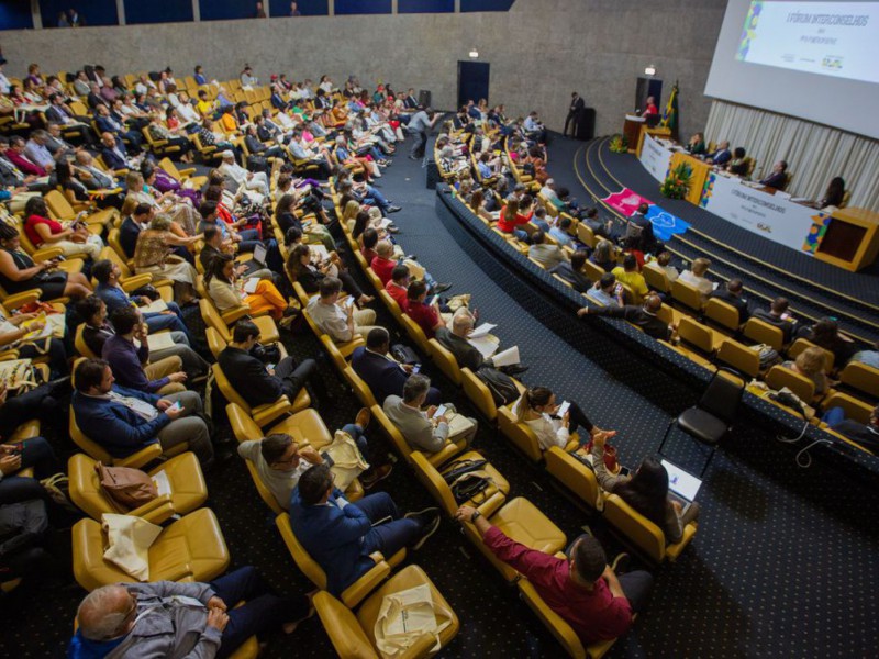 Desinformação permanente impacta de políticas públicas a saúde mental