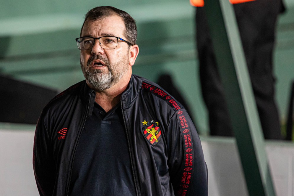 Técnico Enderson Moreira desabafou sobre a pressão no futebol brasileiro(Foto: Vinícius Nobre/Sport Recife)