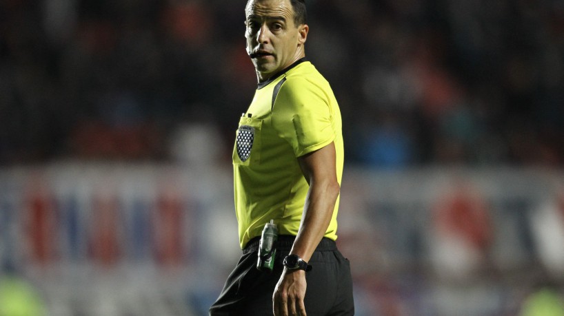 Árbitro Esteban Ostojich. san lorenzo e fortaleza pela copa sul americana 2023. Buenos Aires.  SanLorenzo 0 x F2 Fortaleza.  (EMILIANO LASALVIA/AFP) 