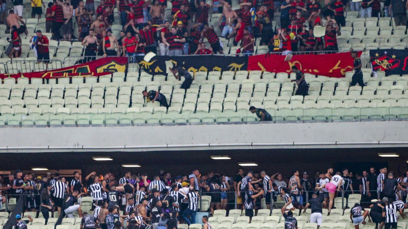 Confusão entre torcedores de Ceará e Sport ocorreu após o gol do time pernambucano, no penúltimo minuto do jogo