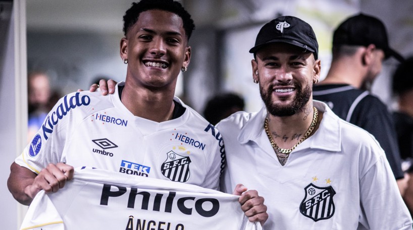 Atacantes Ângelo e Neymar na Vila Belmiro para o jogo Santos x Audax Italiano, pela Copa Sul-Americana 2023