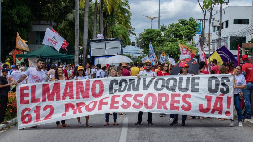 FORTALEZA, CEARÁ, BRASIL, 26-04-2023: Greve Nacional da Educação com professores e alunos na Assembleia Legislativa do Ceará. (Foto: Samuel Setubal)