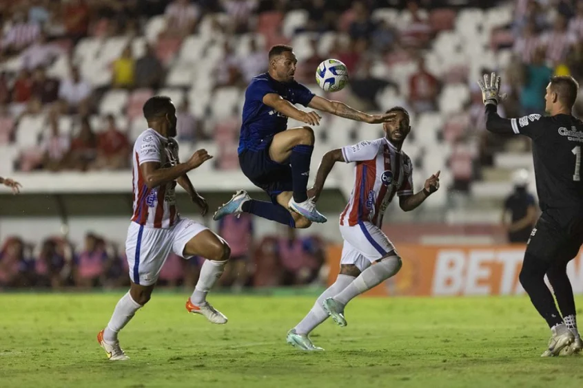 Cbf Divulga Udios Do Var Em Lance De Poss Vel P Nalti Para N Utico Contra Cruzeiro