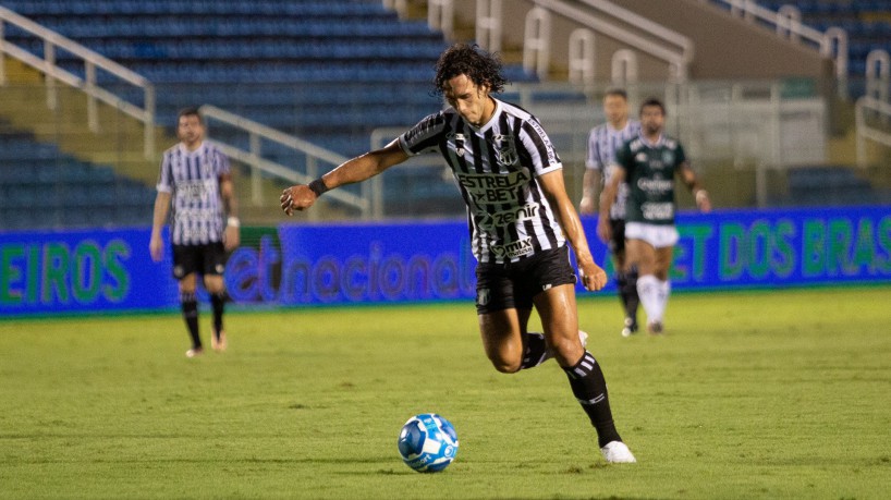 Atacante Nicolas é titular do Ceará contra a Ponte Preta