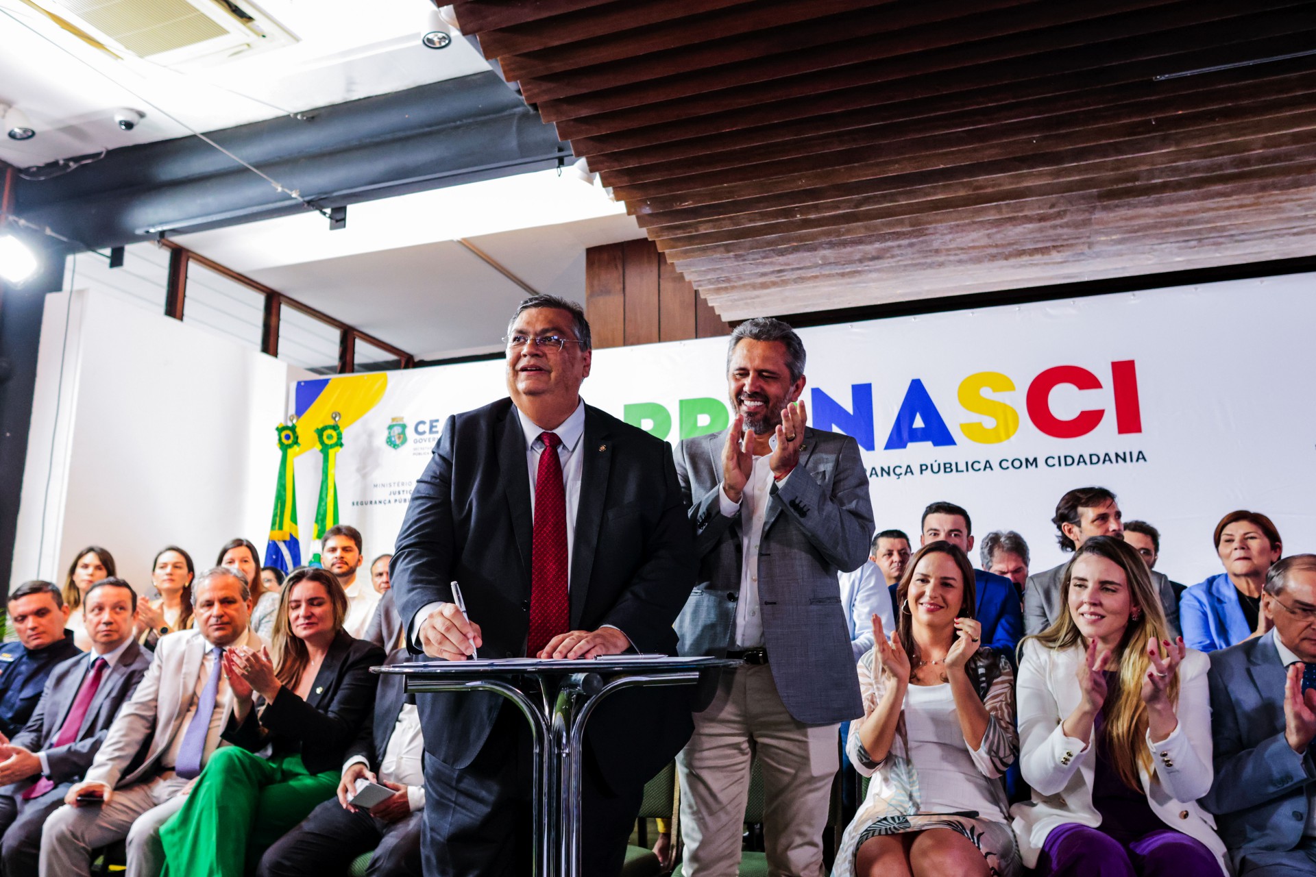 FORTALEZA-CE, BRASIL, 26-04-2023: Flavio Dino, Ministro da Justiça e segurança publica. foi ao Palacio da Abolição entregar carros para policia e conversamor com o Governador Elmano de Freitas. (Foto: Aurélio Alves/O Povo) (Foto: AURÉLIO ALVES)