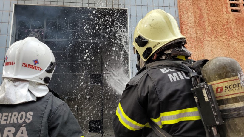 Incêndio destruiu móveis e eletrodomésticos, mas não deixou feridos