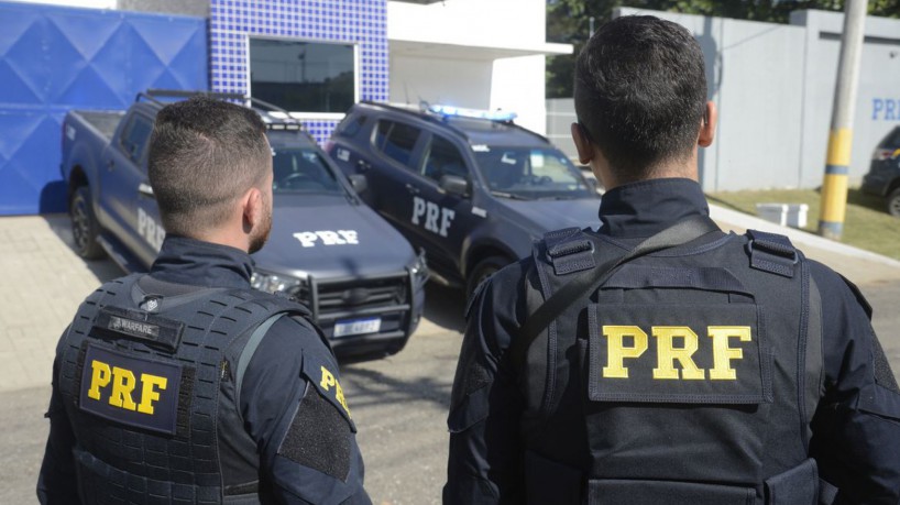 Foto de apio ilustrativo. Agentes da PRF abordaram e prenderam o homem que tentava se esconder em um matagal em Caucaia