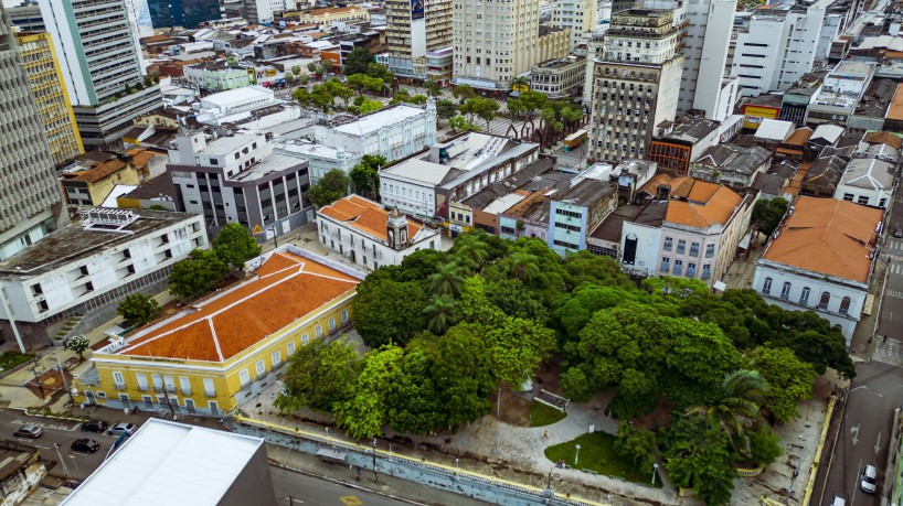 O Plano Diretor busca orientar o crescimento ordenado de Fortaleza, garantindo o acesso aos serviços públicos, a qualidade de vida da população e a preservação do meio ambiente