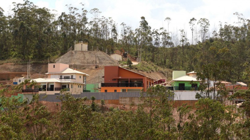 Tragédia em Mariana: 4 famílias recebem chaves de casas reconstruídas 