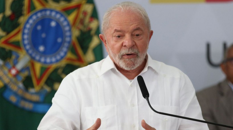 Brasília (DF), 28/04/2023 - O presidente Lula participa, da cerimônia de sanção do PLN 2/23 e assinatura da Medida Provisória que concede reajuste de 9% aos servidores do Executivo federal. Foto José Cruz/Agência Brasil.