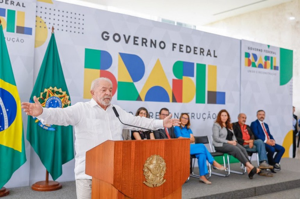 O presidente Lula durante ato que oficializou aumento de 9% aos servidores públicos(Foto: Ricardo Stuckert/PR)