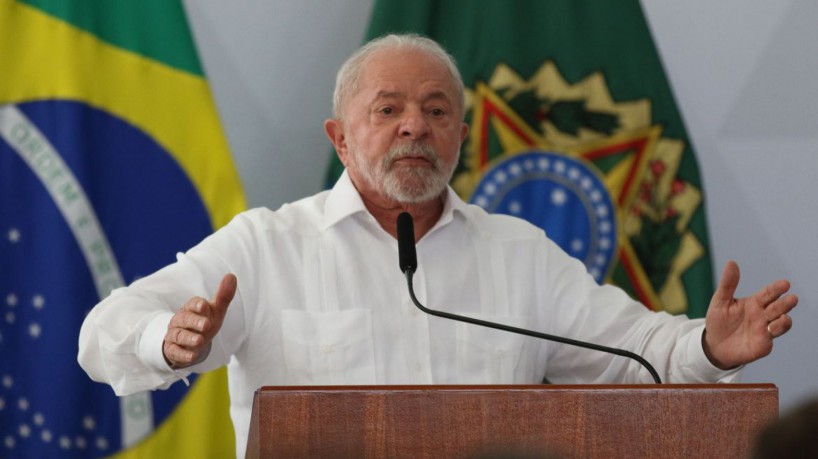 Brasília (DF), 28/04/2023 - O presidente Lula participa, da cerimônia de sanção do PLN 2/23 e assinatura da Medida Provisória que concede reajuste de 9% aos servidores do Executivo federal. Foto José Cruz/Agência Brasil.