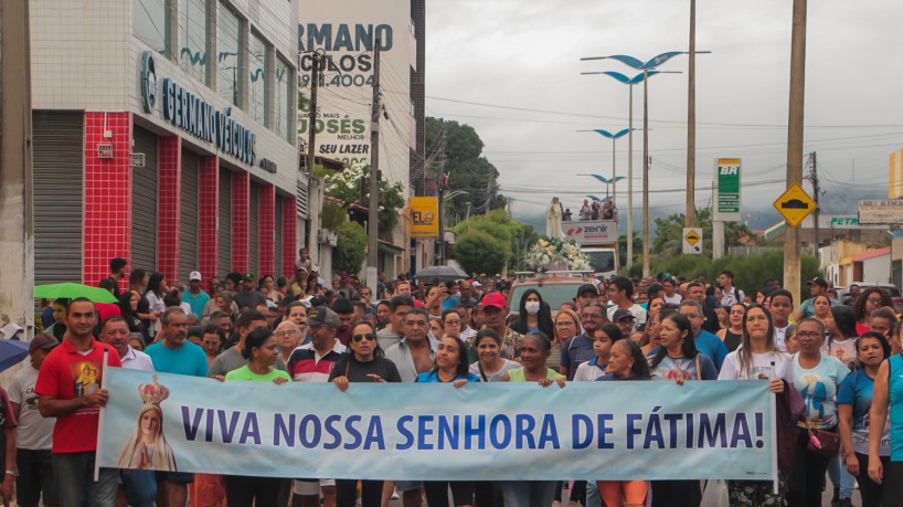 Devotos de Nossa Senhora de Fátima participaram de procissão tradicional no Dia do Trabalhador 