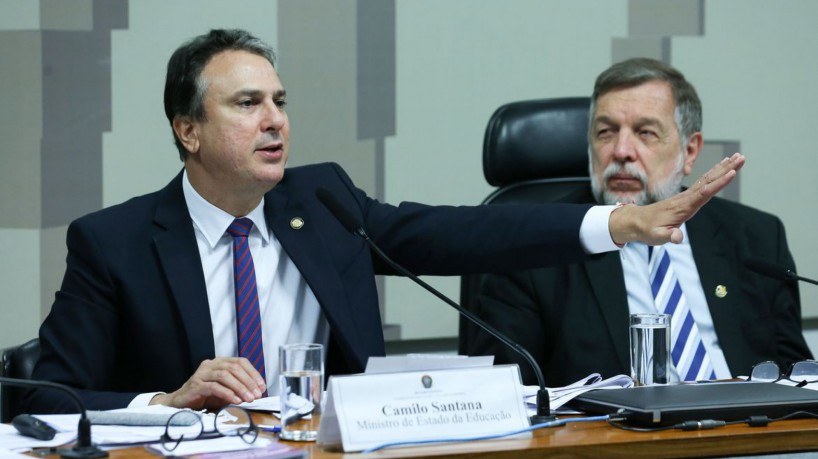 Brasília (DF) 02/05/2023 Ministro da Educação, Camilo Santana, participa de audiência pública convocada pela Comissão de Educação, Cultura e Esporte para tratar da suspensão do Novo Ensino Médio. Lula Marques/ Agência Brasil