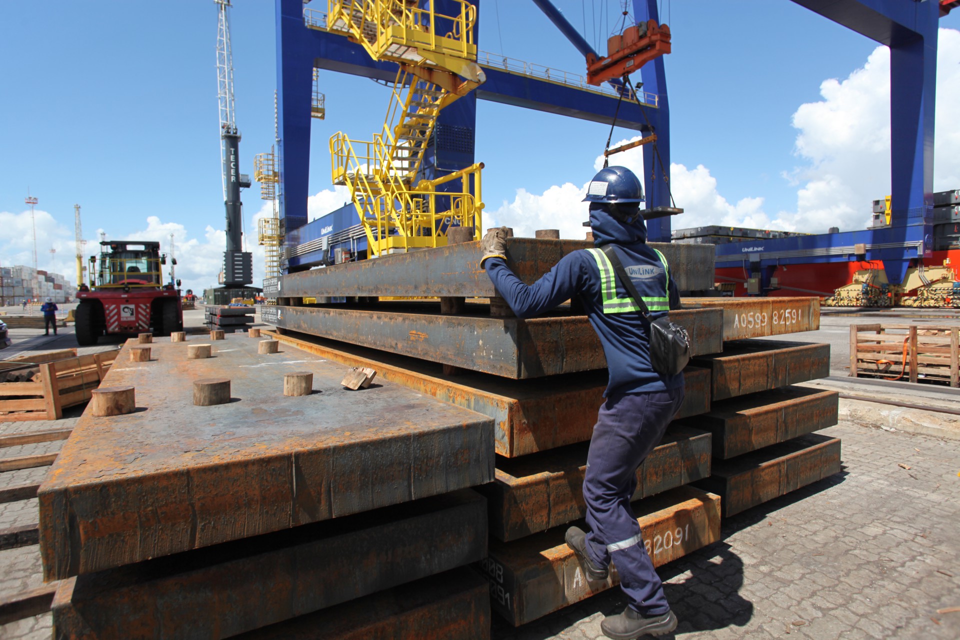 Exportação de placas de aço pela ArcelorMittal subiu de 1,83 milhões para 2,25 milhões de toneladas entre 2023 e 2024 (Foto: FÁBIO LIMA)