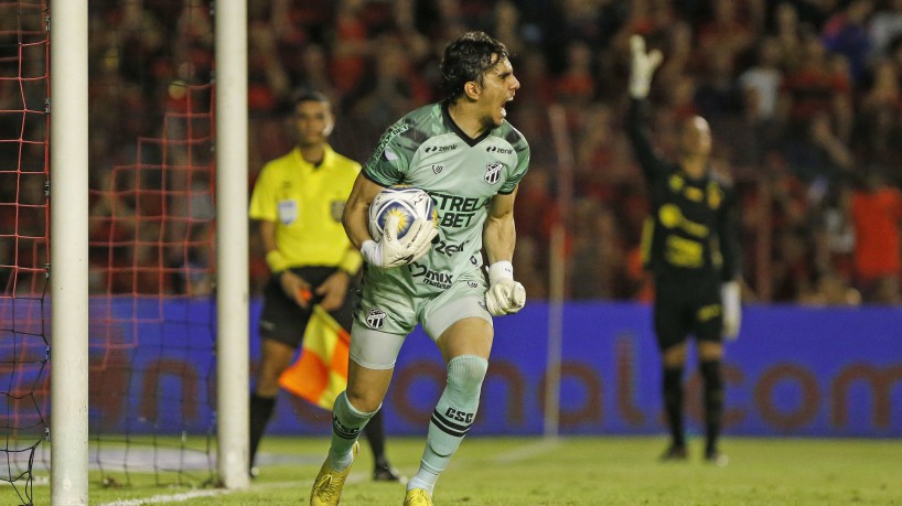 Goleiro Richard defendeu duas cobranças do Sport e foi protagonista na disputa de pênaltis da final da Copa do Nordeste