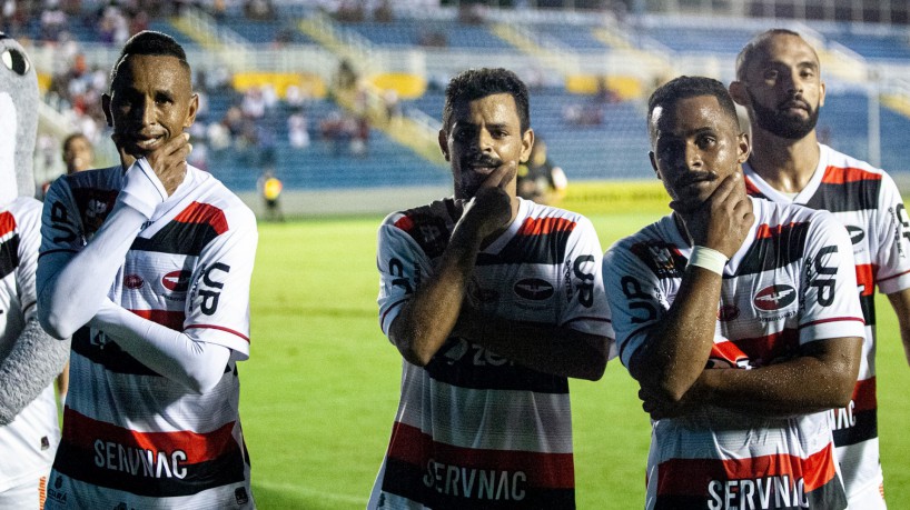 Jogadores do Ferroviário comemoram gol diante do Fluminense/PI